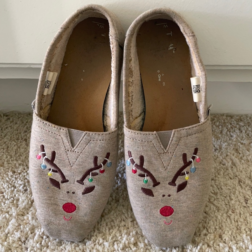 Women’s TOMS shoes